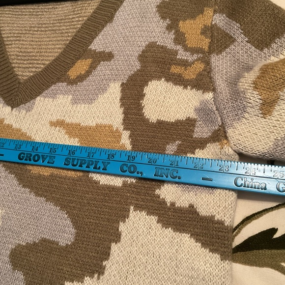 POL Women's V-Neck Camouflage Sweater - Olive, Beige, Cream NWOT - Picture 7 of 7